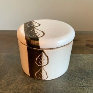 Italian Trinket Box Cream Brown Leaves Signed Made In Italy Artist Vintage Lid